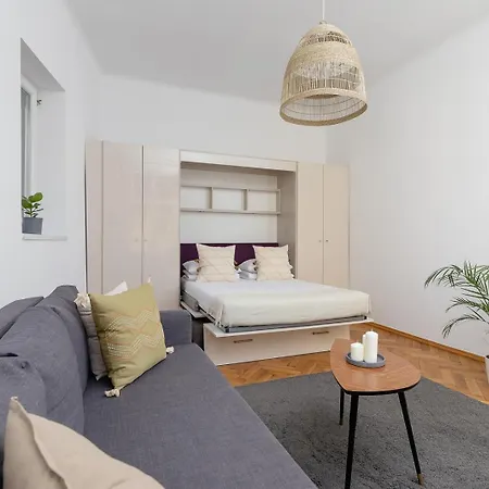 Silk Cloud Stay - 1Br & Balcony - Old Town Lägenhet *